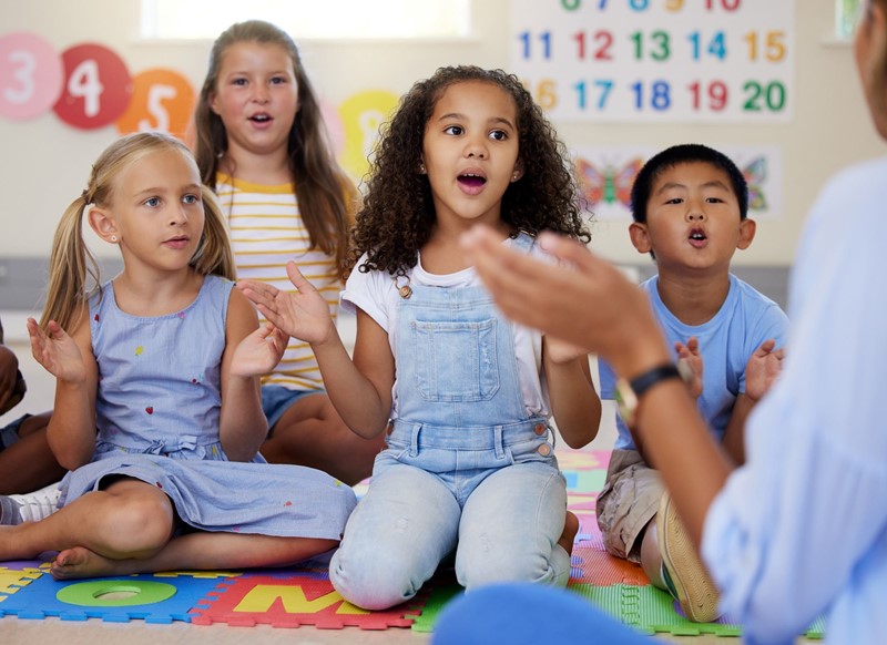 De minister van SZW heeft in een brief aan de Tweede Kamer de extra verhoging van de maximum uurprijzen voor de kinderopvangtoeslag voor 2024 bekend gemaakt. De extra verhoging is de uitwerking van een door de Tweede Kamer aangenomen amendement op de begroting van het ministerie van SZW. Op 24