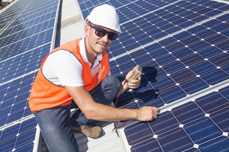 De Stimuleringsregeling Duurzame Energieproductie en Klimaattransitie (SDE++) is een subsidieregeling, waarmee de overheid grootschalige duurzame (energie)projecten ondersteunt. Zowel bedrijven, lokale overheden als non-profit organisaties kunnen subsidie aanvragen. De regeling wordt op 10 september