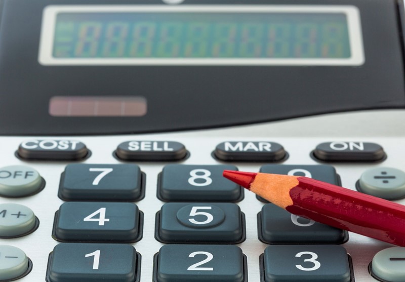 In 2016 is de Wet Deregulering Beoordeling Arbeidsrelaties (DBA) ingevoerd. Met deze wet zijn de verklaringen arbeidsrelatie (VAR) afgeschaft. De wet DBA heeft geleid tot onrust en discussie, met als gevolg de instelling van een handhavingsmoratorium. De Belastingdienst kon als gevolg daarvan bij