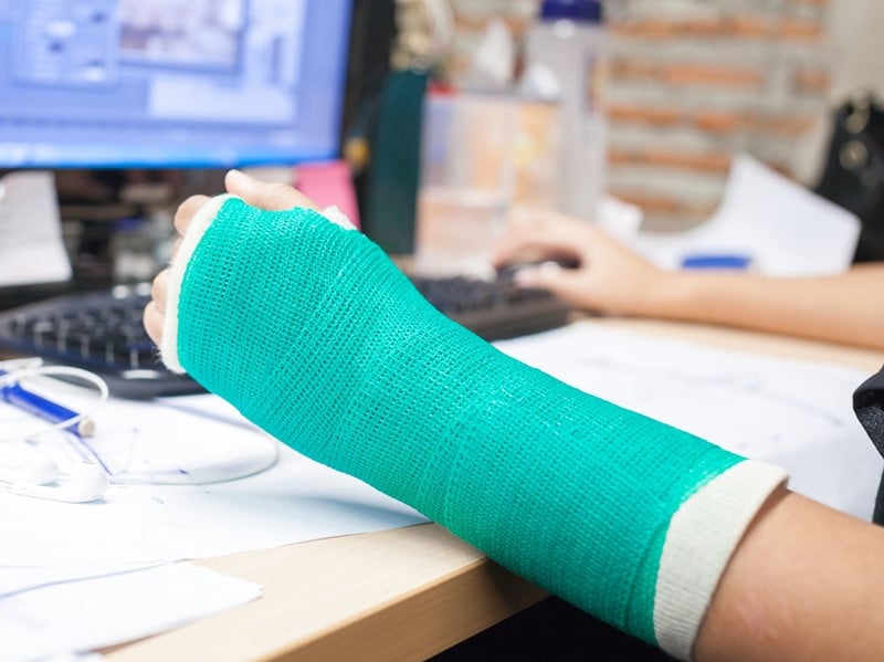 In 2018 ontving de belanghebbende in een procedure naast zijn loon een WGA-uitkering. De uitkering werd rechtstreeks door het UWV aan hem uitbetaald. De belanghebbende stelt dat de arbeidskorting ten onrechte lager is vastgesteld, omdat WGA-uitkeringen, die via de werkgever worden uitbetaald, wel