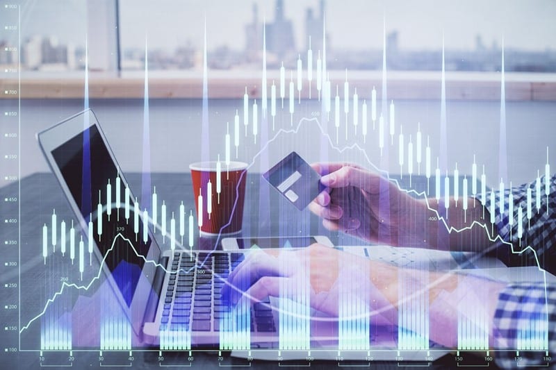 Een daghandelaar (daytrader) werkt samen met een gerenommeerde financiële organisatie en handelt dagelijks in effecten op Europese beurzen. In 2018 behaalt hij een winst van &euro; 137.500 door systematisch aandelen aan te kopen en te verkopen. De Belastingdienst wil deze winst belasten in box 1 als