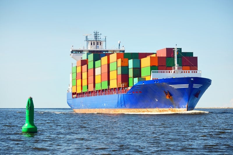 Een werknemer in de scheepvaart gaat in beroep bij de rechter tegen de Belastingdienst over voorkoming van dubbele belasting en krijgt gelijk. De man werkt 35 dagen op een schip in het buitenland. Werknemers op dit schip werken twaalf uur per dag en verblijven 24 uur aan boord. Voor elke werkdag