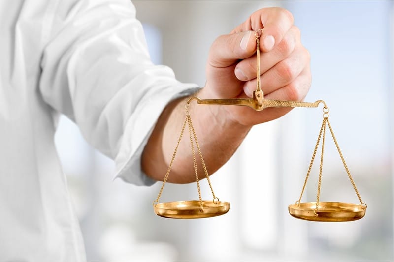 De kennisgroep loonheffingen van de Belastingdienst publiceerde onlangs een standpunt waarin zij aangeeft dat het loon van de ene dga minstens gelijk moet zijn aan dat van de andere dga. Zelfs als die andere dga &oacute;&oacute;k een aanmerkelijk belang heeft. Volgens de kennisgroep moet immers