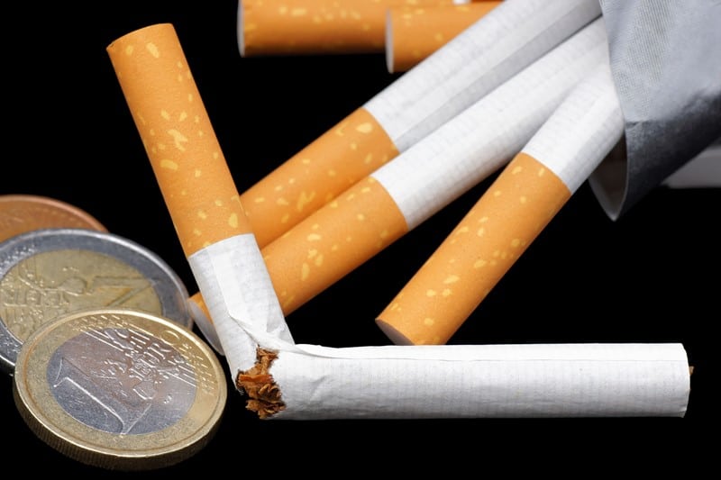 Mag bewijsmateriaal dat door de politie is verzameld worden gebruikt voor belastingheffing, ondanks mogelijke onrechtmatigheden bij de verkrijging ervan? De Hoge Raad buigt zich over deze vraag en de vraag of het 'zozeer indruist'-criterium, dat uitsluiting van bewijs in uitzonderlijke gevallen