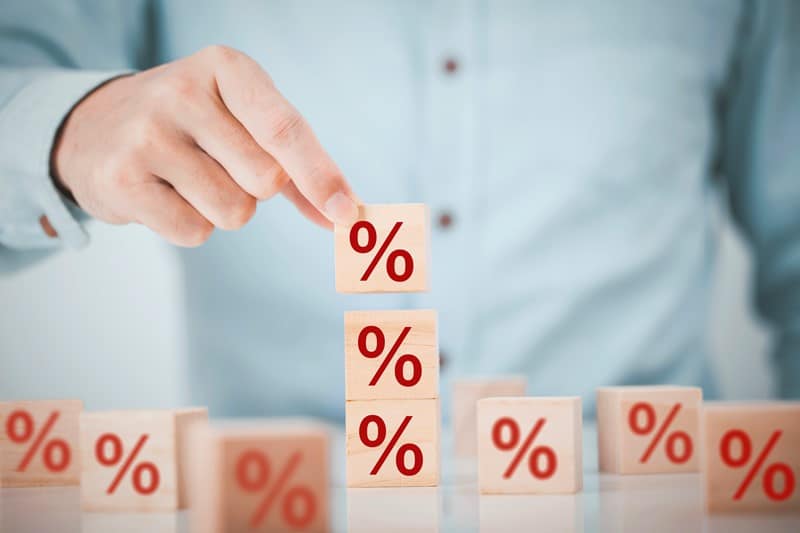 De rechter in Den Haag geeft een bedrijf gelijk dat de belastingrente op vennootschapsbelasting (vpb) veel te hoog vindt. Het bedrijf vraagt in november 2023 om een voorlopige aanslag vpb. De Belastingdienst stuurt deze aanslag in december 2023. Daarbij moet het bedrijf ook &euro; 1.658 aan rente
