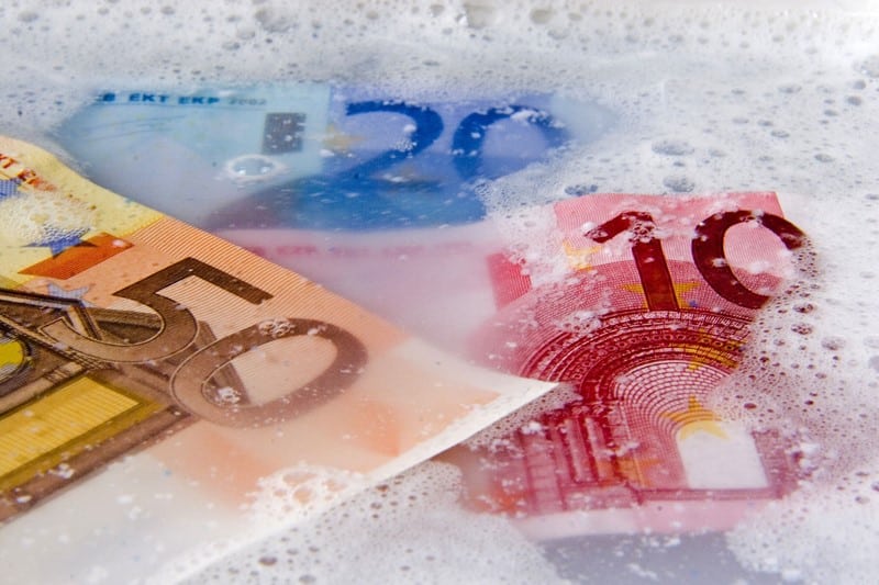Wie via zijn bv betalingen doet aan andere bedrijven, mag deze kosten alleen aftrekken als daar een zakelijke prestatie tegenover staat. Volgens een recent arrest mogen betalingen op basis van valse facturen niet worden afgetrokken. Als iemand tegenstrijdige verklaringen aflegt over de werkzaamheden