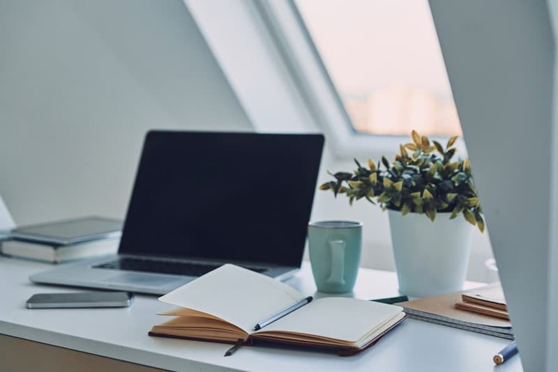 Verhuur van onroerende zaken is in beginsel vrijgesteld van btw. Onder voorwaarden kan worden gekozen voor belaste verhuur. Een essentiële voorwaarde hierbij is dat het verhuurde niet als woning wordt gebruikt. Elke mate van gebruik als woning staat aan belaste verhuur in de weg. Een 90%-regel