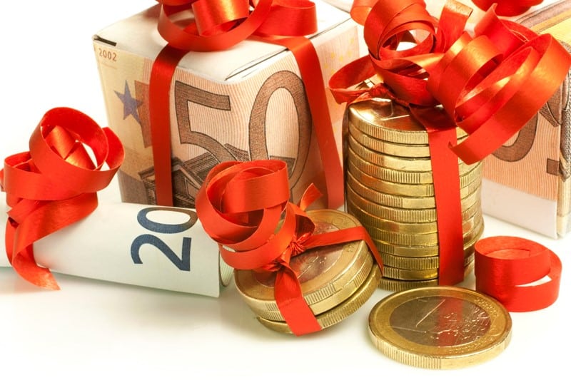 Aangiftetermijn erfbelasting

Nabestaanden van iemand die op of na 1 januari 2026 overlijdt, krijgen twintig maanden de tijd voor de aangifte erfbelasting. Op dit moment hebben nabestaanden, na iemands overlijden, acht maanden de tijd. Het startmoment voor de belastingrente wordt ook verschoven van