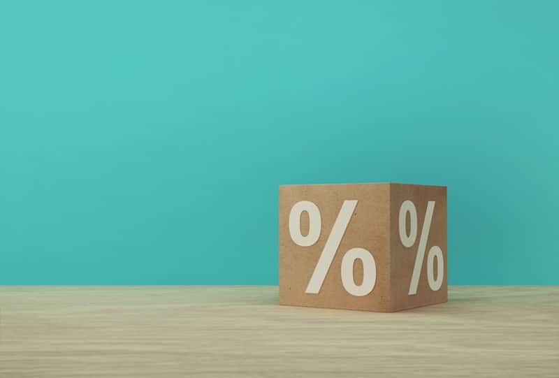 Btw-verhoging logies

De voorgenomen verhoging van het lage btw-tarief (9% &rarr; 21%) gaat niet door voor cultuur, media en sport. De btw op logies gaat in 2026 wel omhoog. Doet een klant in 2025 al een betaling voor logies die plaatsvindt in 2026 of later? Dan geldt meteen het tarief van 21% btw.