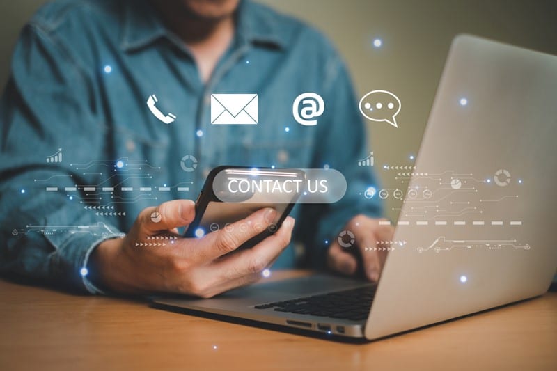 De Hoge Raad oordeelt dat het enkel invullen van een verplicht e-mailadres in een digitaal formulier niet genoeg is om aan te nemen dat iemand heeft ingestemd met verdere communicatie via die weg. Dit geldt des te meer als gebruik wordt gemaakt van verplichte invulvelden. In dat geval moet duidelijk