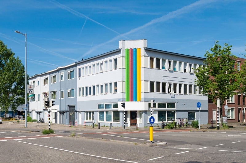 Bij overdracht van een onderneming of een zelfstandig deel daarvan hoeft geen btw te worden berekend. Steeds meer projectontwikkelaars verhuren daarom nieuwbouw kort voor verkoop en stellen dat zij een onderneming overdragen. Maar geldt dit ook als het pand puur is ontwikkeld voor verkoop en verhuur