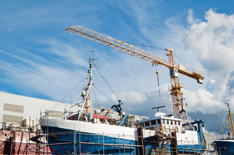 Een bouwbedrijf investeert via een dochter-bv in een zeeschip en past willekeurige afschrijving toe. De moedermaatschappij voegt de dochter in de fiscale eenheid. Enkele jaren later blijkt dat bij de investering een participatieovereenkomst is gesloten met een prijsafspraak voor de latere verkoop
