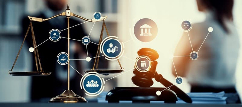Een vrouw houdt 20% van de certificaten in een holding. De werkmaatschappij wordt geturboliquideerd en de onderneming gaat over naar haar vader als eenmanszaak. Niemand geeft inkomen uit aanmerkelijkbelang aan. Jaren later legt de inspecteur navorderingsaanslagen op. De dochter stelt dat de